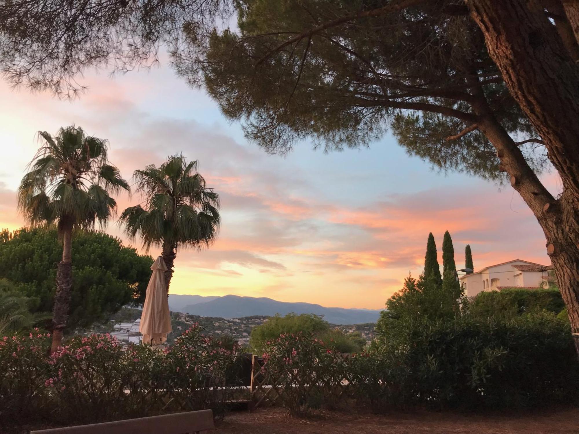 Haus Mit Garten Ueber Der Bucht Von Cannes Vallauris Exterior foto
